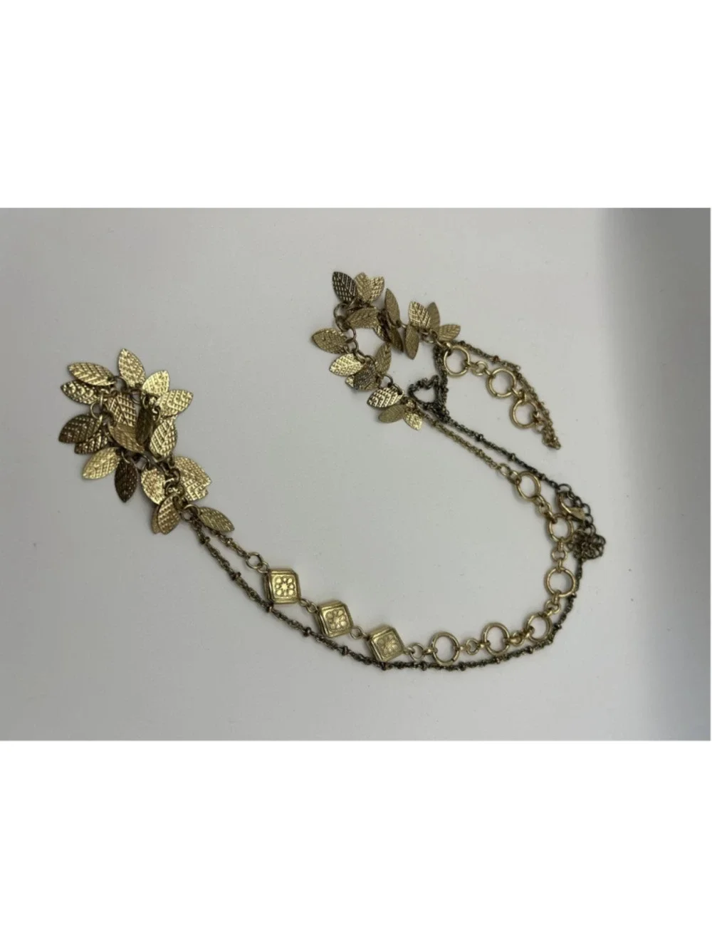 Unknown necklace gold